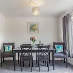 Lovely Magnolia Apartment- 1King And 4 Single Accommodation Torquay